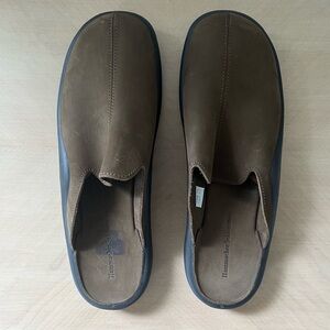 Hammacher Schlemmer Walk on Air Slippers size 45